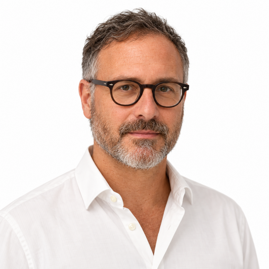 Jérôme Haddad (MSc, PhDs Biomechanics) is a podiatrist from Pitié-Salpêtrière University Hospital in Paris, specialising in gait analysis and diabetic foot management.